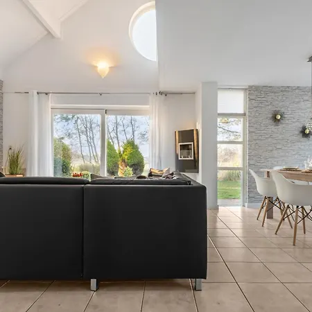 & Golf וילה יוליאנאדורפ