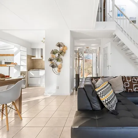 & Golf וילה יוליאנאדורפ